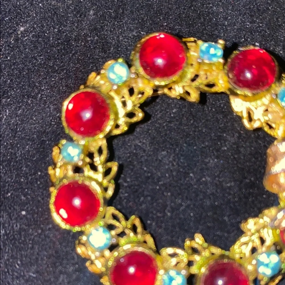 Vintage Weiss Christmas Wreath Elegant Gold With Blue and Red Brooch - Picture 6 of 6